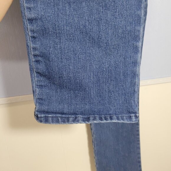 Gloria Vanderbilt 12S Missy Medium Wash Denim Blue Amanda Line Tapered Jeans - Picture 6 of 13